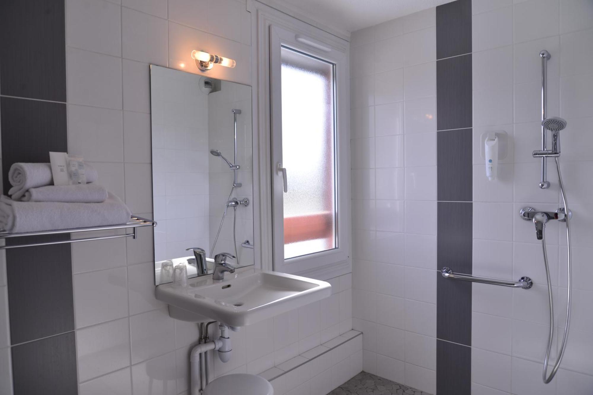 Logis Cris Hotel Et Restaurant, Lyon Sud-Est Corbas Luaran gambar